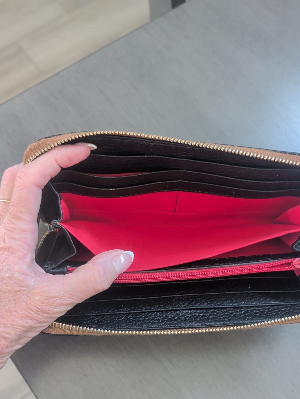 Dooney & Bourke Black Zip-Around Wallet. - Picture 3 of 4